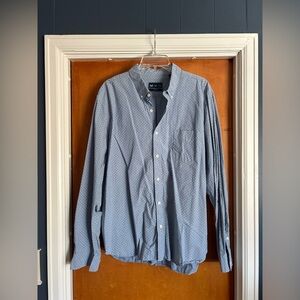 *Husband’s closet purge, buy 2 get 1 free* Men’s button down